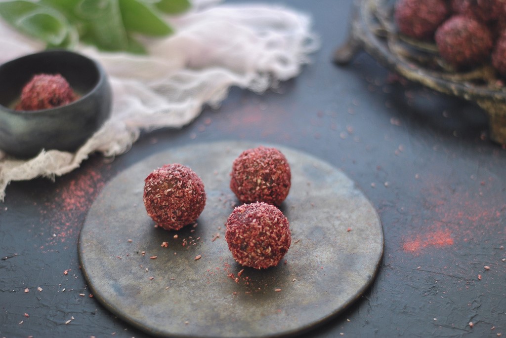 energy balls with cranberries