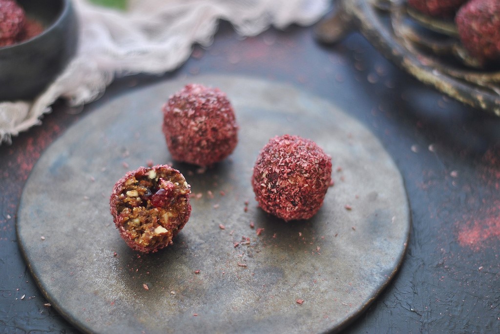 energy balls with cranberries