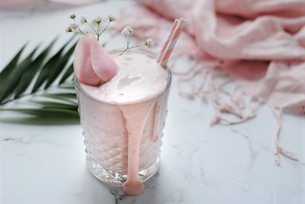 smoothie proteinhs me fraoules kai rodonero