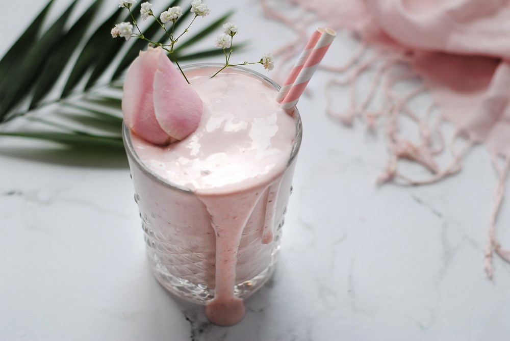 smoothie proteinhs me fraoules kai rodonero