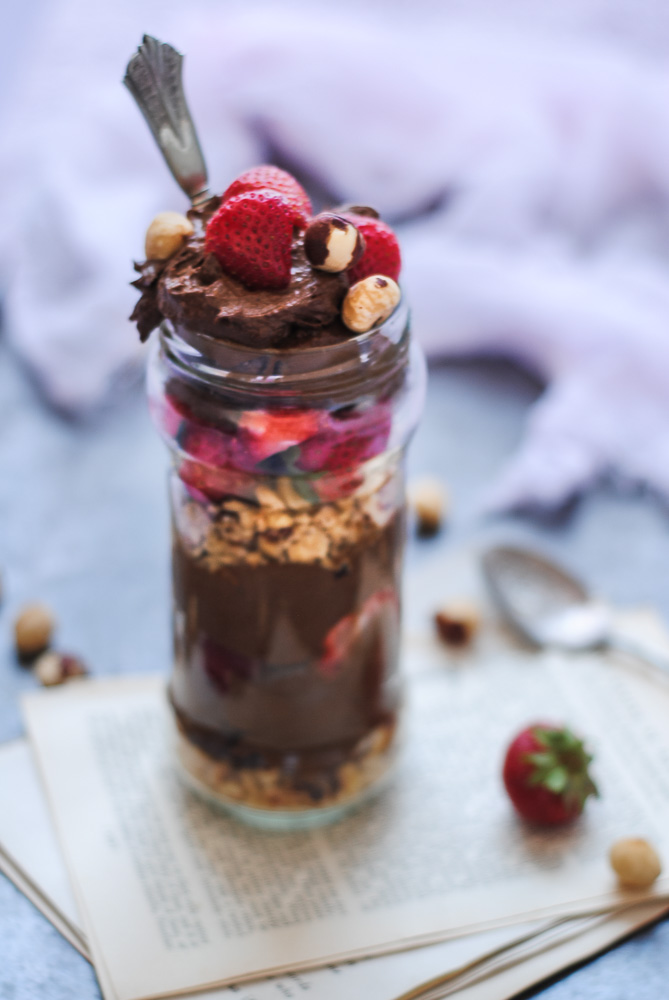 mousse sokolataw me fountoukia kai fraoules