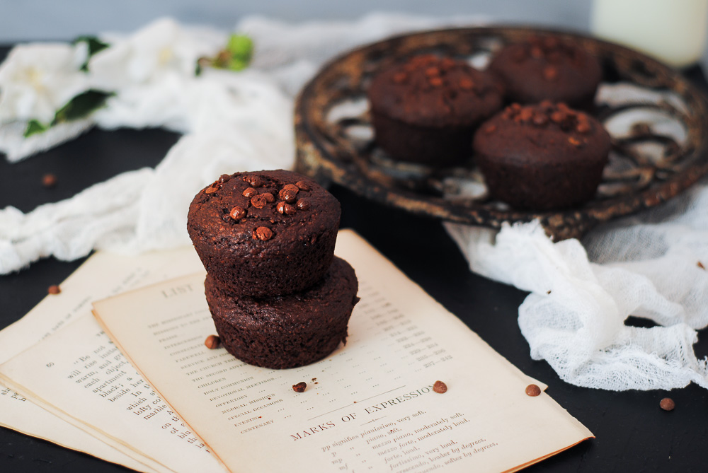 Muffins sokolatas me kolokuthi kai mpanana