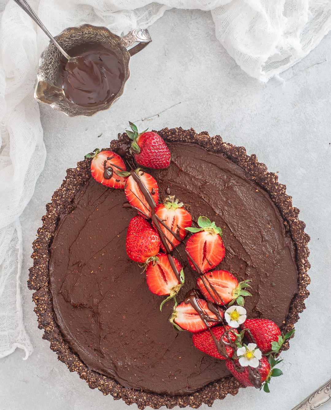 tarta sokolatas me avocado kai glykopatata